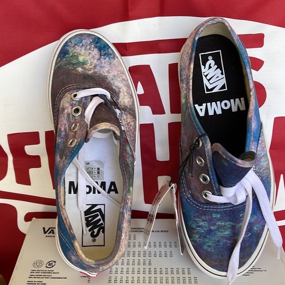 Vans Authentic
(MoMA) Claude Monet
VNOA2Z5118H
WMNS sneakers - Picture 15 of 16